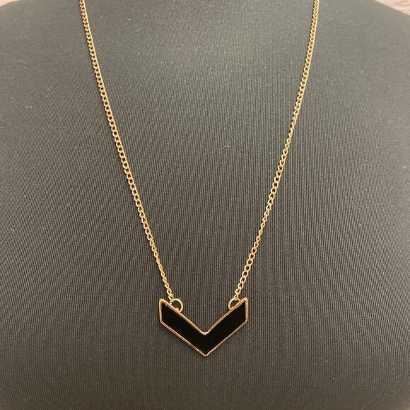 Black Arrow Necklace - Picture 2 of 2